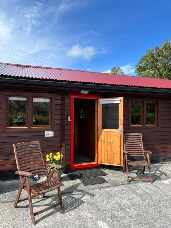 Red Squirrel Lodge 戈尔韦 外观 照片